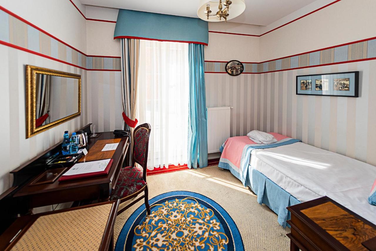 Hotel St. Bruno Giżycko Buitenkant foto