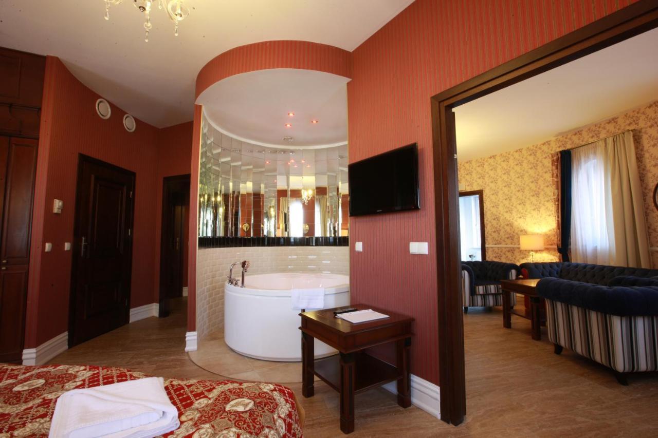 Hotel St. Bruno Giżycko Buitenkant foto